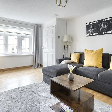 Liverpool Home With Free Parking West Derby Екстер'єр фото