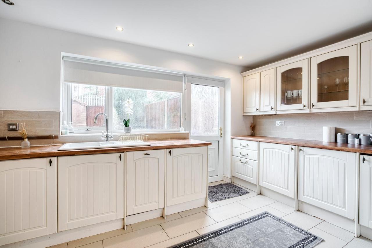 Liverpool Home With Free Parking West Derby Екстер'єр фото