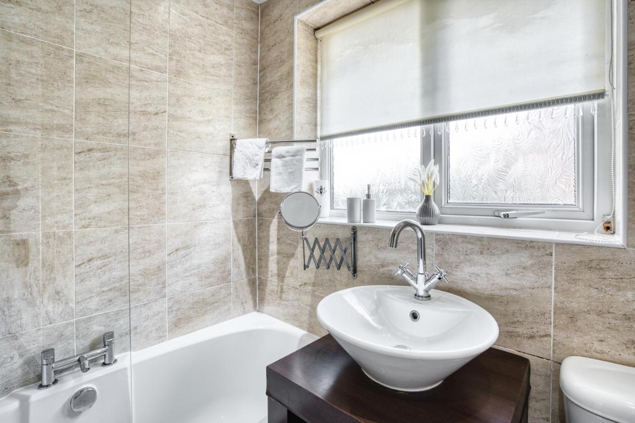Liverpool Home With Free Parking West Derby Екстер'єр фото