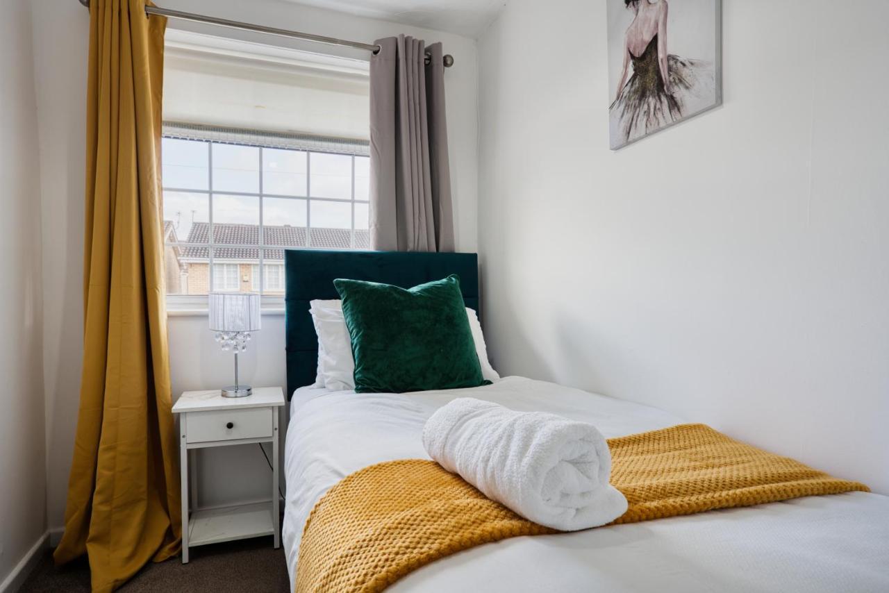 Liverpool Home With Free Parking West Derby Екстер'єр фото