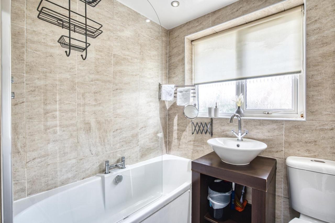 Liverpool Home With Free Parking West Derby Екстер'єр фото