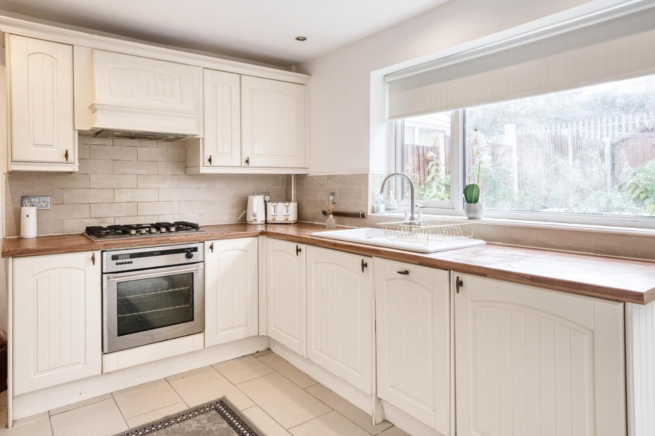 Liverpool Home With Free Parking West Derby Екстер'єр фото