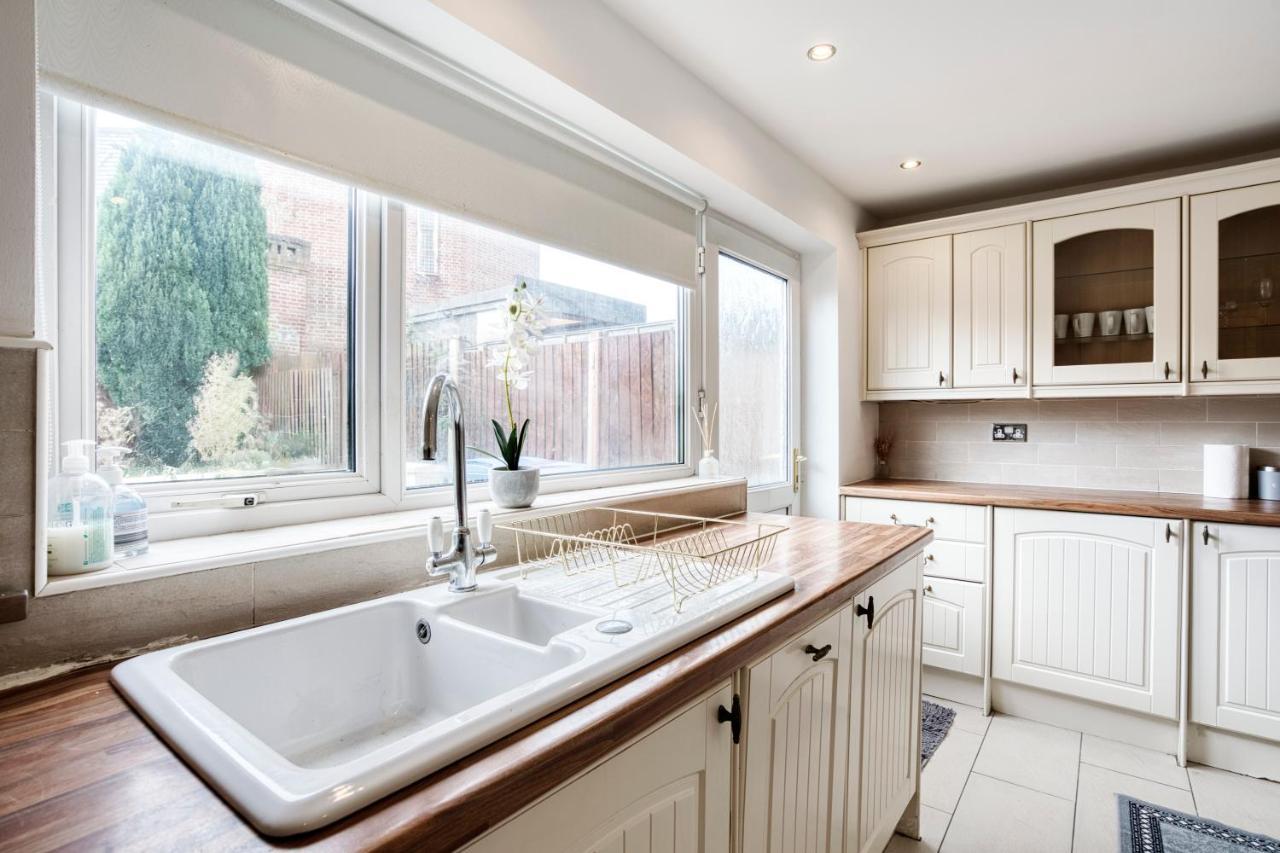 Liverpool Home With Free Parking West Derby Екстер'єр фото